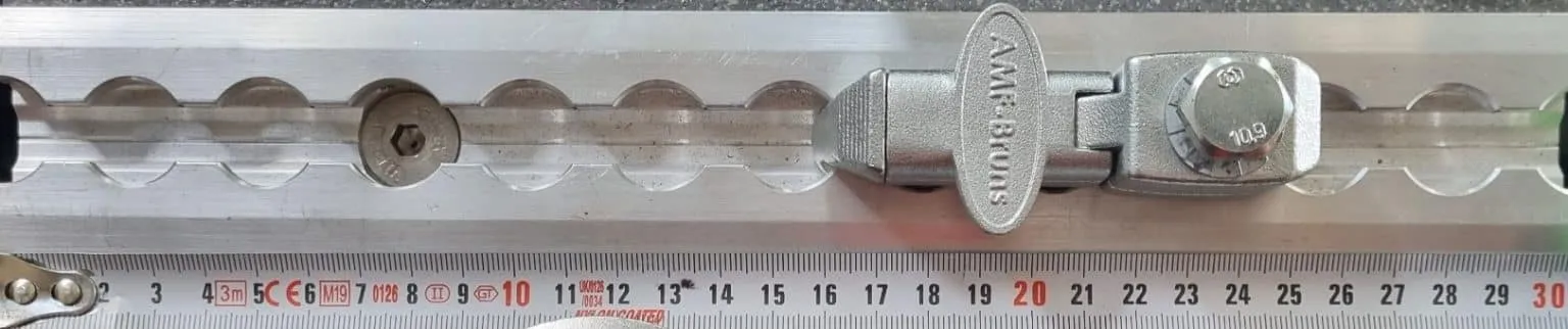 Aluminiowa szyna mocująca L-Track